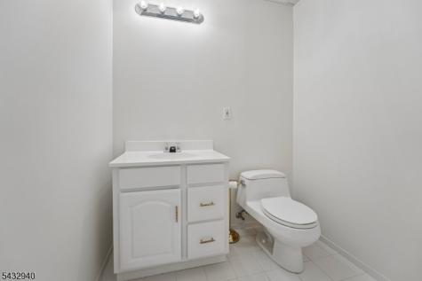 32 Kent Drive Roseland NJ 07068