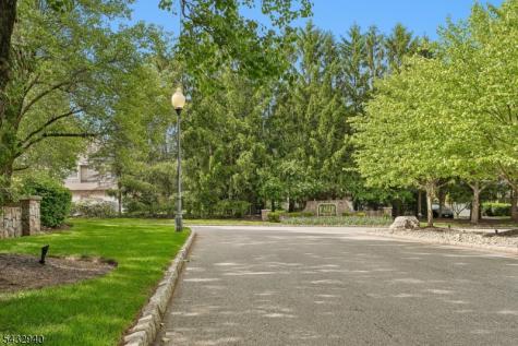 32 Kent Drive Roseland NJ 07068