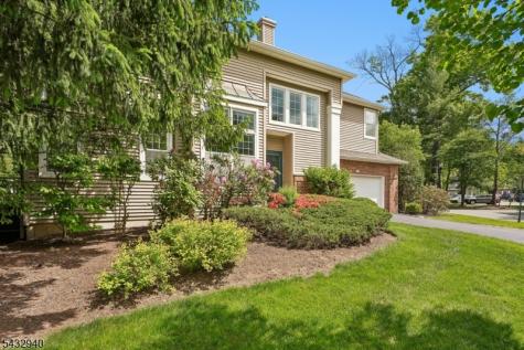 32 Kent Drive Roseland NJ 07068