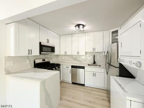 135 Falcon Ridge Way Hamburg NJ 07419
