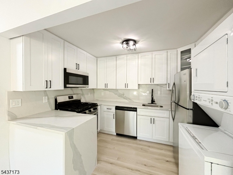 135 Falcon Ridge Way Hamburg NJ 07419