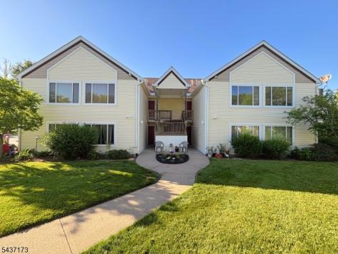 135 Falcon Ridge Way Hamburg NJ 07419