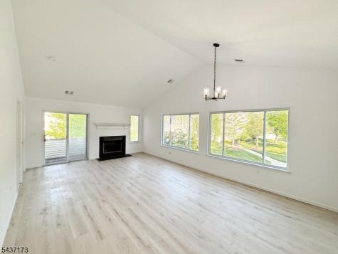 135 Falcon Ridge Way Hamburg NJ 07419