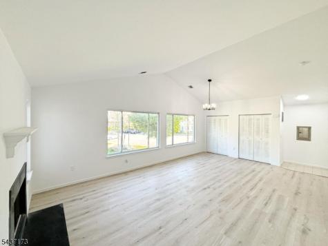 135 Falcon Ridge Way Hamburg NJ 07419