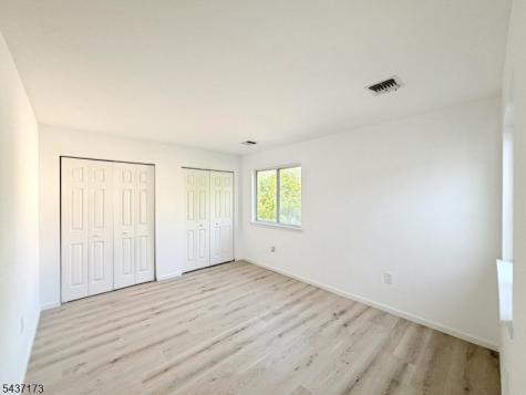135 Falcon Ridge Way Hamburg NJ 07419