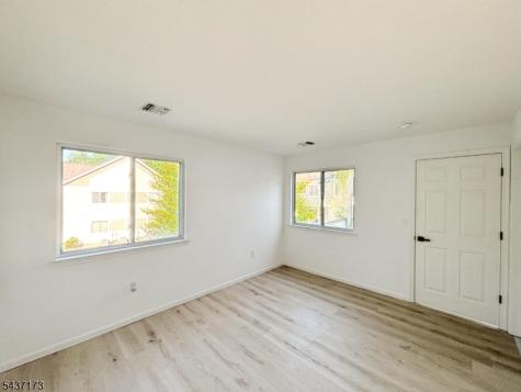 135 Falcon Ridge Way Hamburg NJ 07419