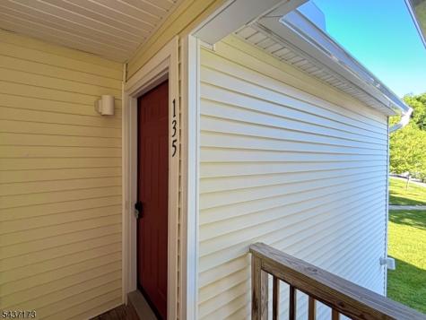 135 Falcon Ridge Way Hamburg NJ 07419