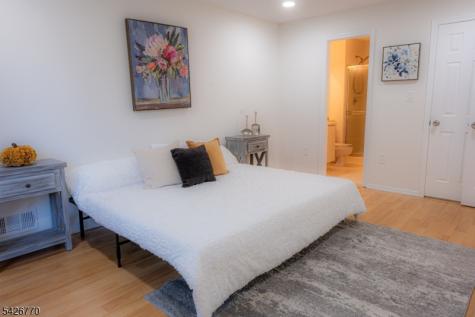 8 Amethyst Way Franklin NJ 08823
