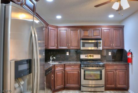 8 Amethyst Way Franklin NJ 08823