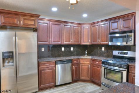 8 Amethyst Way Franklin NJ 08823