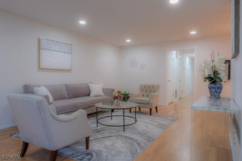 8 Amethyst Way Franklin NJ 08823