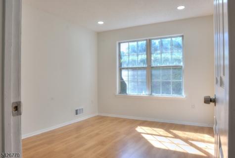 8 Amethyst Way Franklin NJ 08823