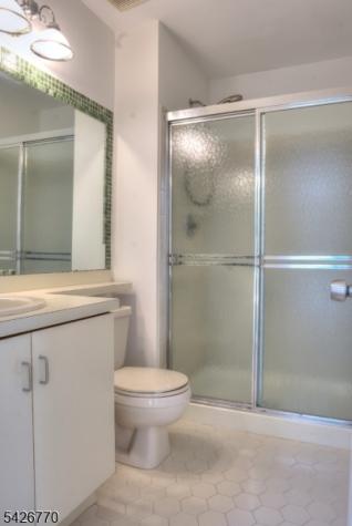8 Amethyst Way Franklin NJ 08823
