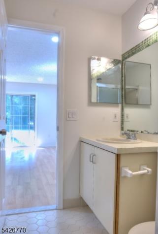 8 Amethyst Way Franklin NJ 08823