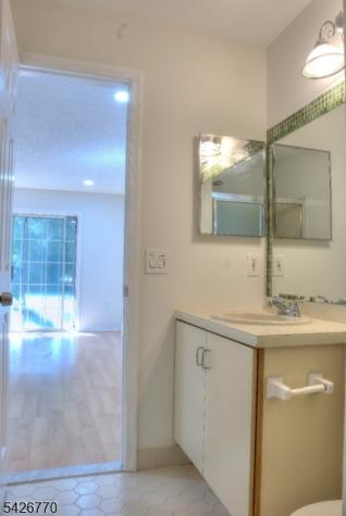 8 Amethyst Way Franklin NJ 08823