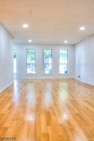 8 Amethyst Way Franklin NJ 08823