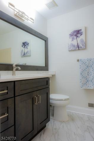 8 Amethyst Way Franklin NJ 08823