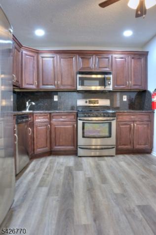 8 Amethyst Way Franklin NJ 08823