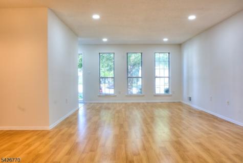 8 Amethyst Way Franklin NJ 08823