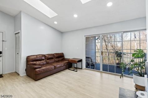 25 Chelsea Court Franklin NJ 08823