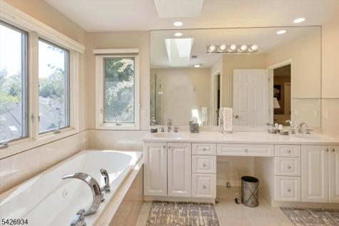 21 Wedgewood Drive Montville NJ 07045