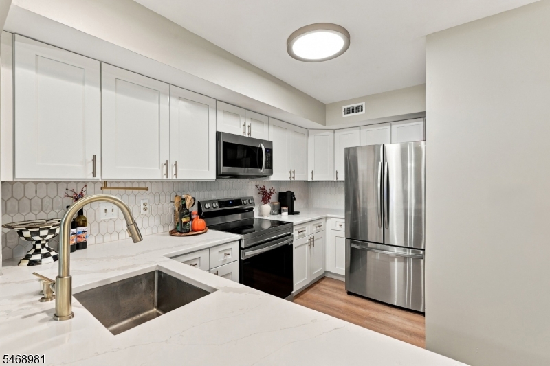 27 Crestmont Road Bedminster NJ 07921
