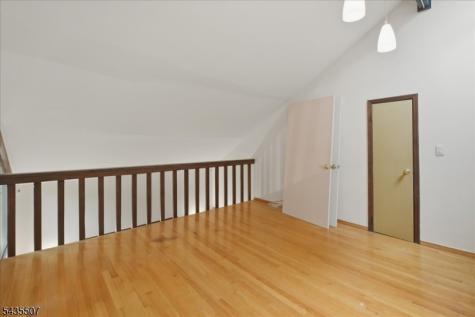 17 Village Way Vernon NJ 07462