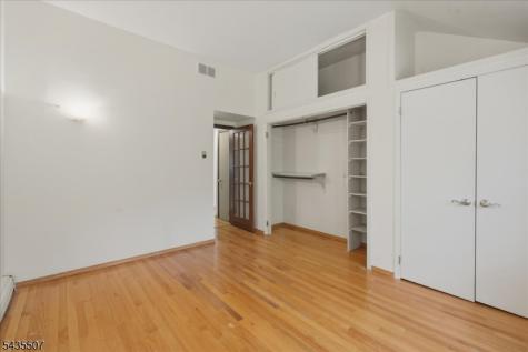17 Village Way Vernon NJ 07462