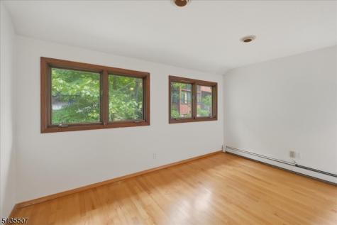 17 Village Way Vernon NJ 07462
