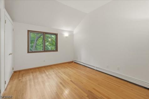 17 Village Way Vernon NJ 07462