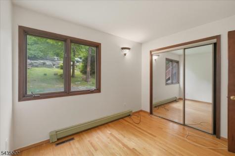 17 Village Way Vernon NJ 07462