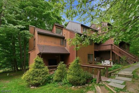 17 Village Way Vernon NJ 07462