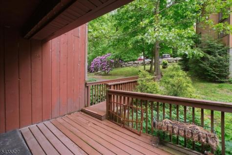 17 Village Way Vernon NJ 07462
