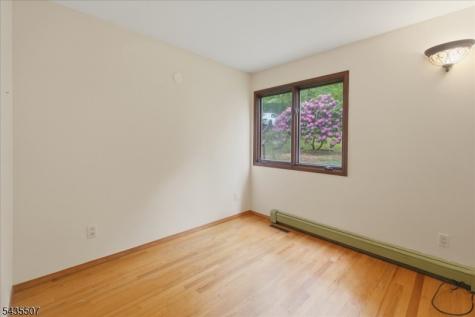 17 Village Way Vernon NJ 07462