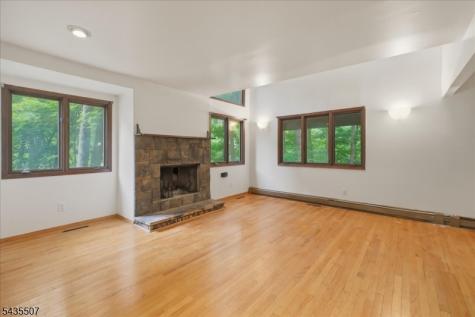 17 Village Way Vernon NJ 07462