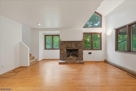 17 Village Way Vernon NJ 07462