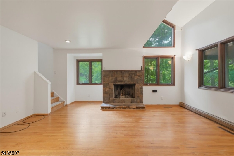 17 Village Way Vernon NJ 07462