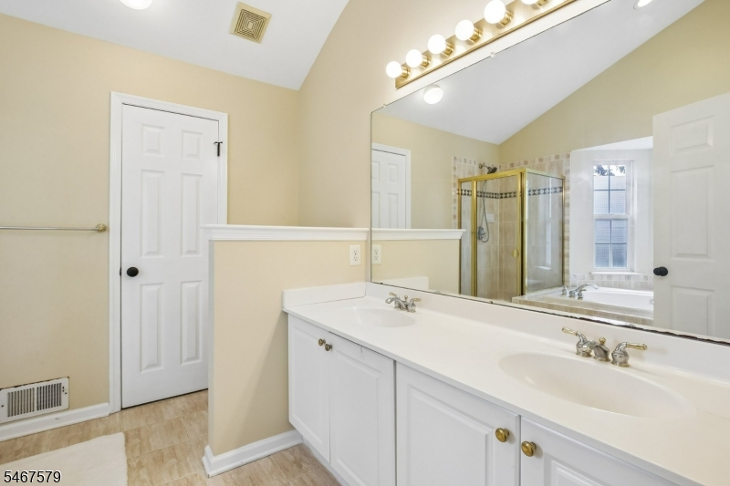 2 Charleston Court Bernards NJ 07920
