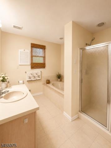 421 Chapman Court Independence NJ 07840
