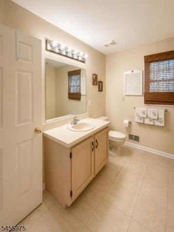 421 Chapman Court Independence NJ 07840