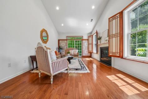 11 Hopkins Court Parsippany-troy Hills NJ 07054