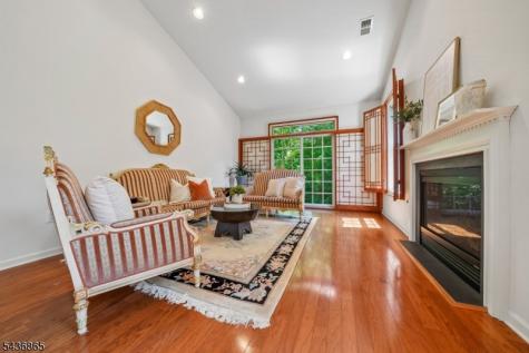 11 Hopkins Court Parsippany-troy Hills NJ 07054