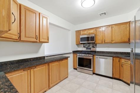 10 Leahy Court Franklin NJ 08873