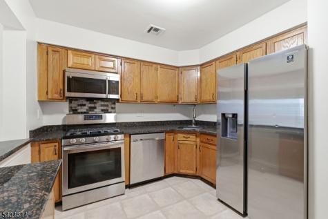 10 Leahy Court Franklin NJ 08873