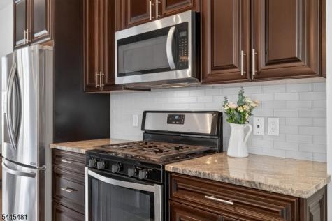 197 Roosevelt Drive Wood-ridge NJ 07075