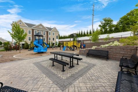 197 Roosevelt Drive Wood-ridge NJ 07075