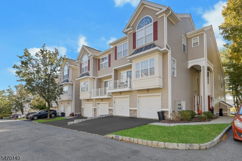 74 Lakeview Court Pompton Lakes NJ 07442