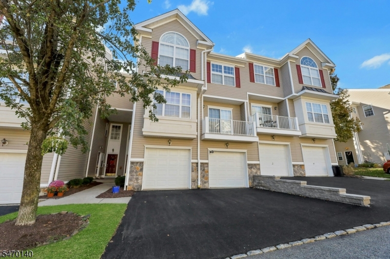 74 Lakeview Court Pompton Lakes NJ 07442