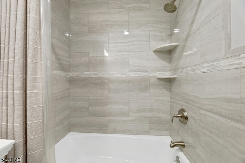 74 Lakeview Court Pompton Lakes NJ 07442