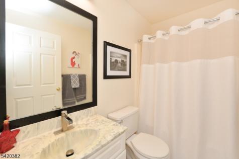 20 Parkside Court Wayne NJ 07470
